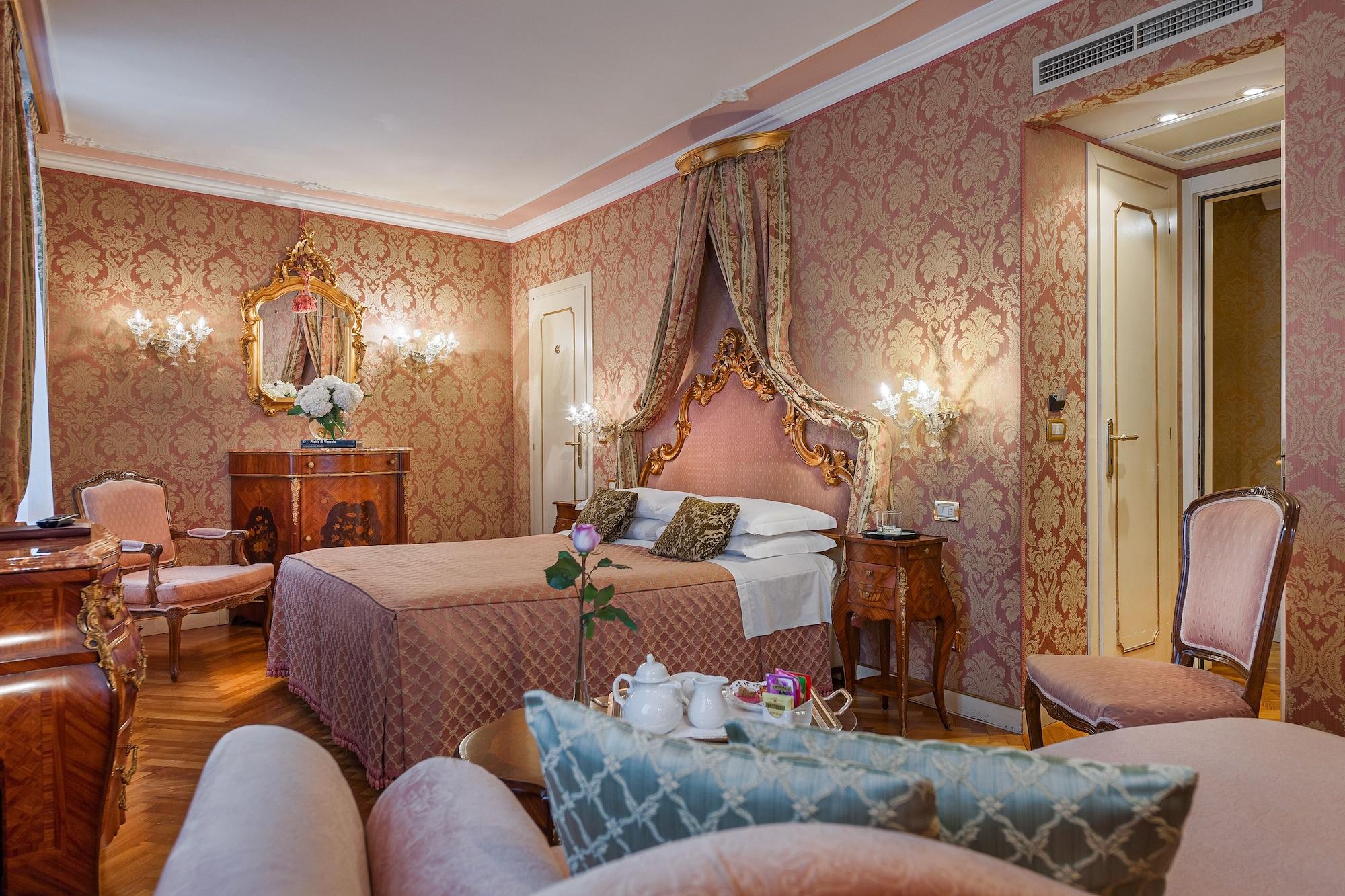 Hotel Antico Doge - A Member Of Elizabeth Hotel Group Venesia Bagian luar foto