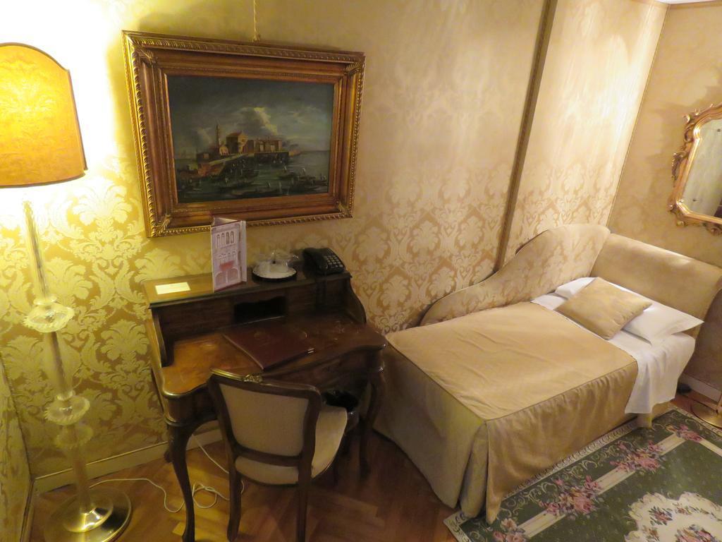 Hotel Antico Doge - A Member Of Elizabeth Hotel Group Venesia Bagian luar foto