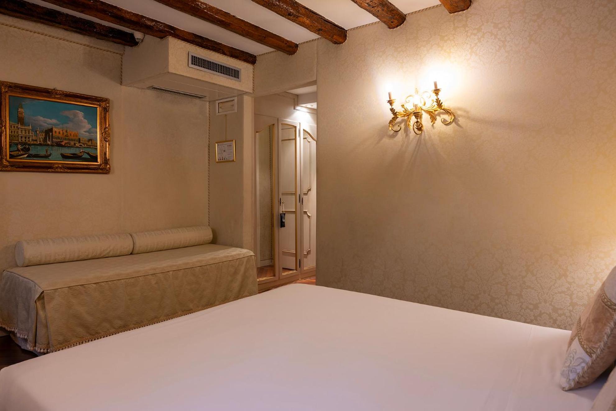 Hotel Antico Doge - A Member Of Elizabeth Hotel Group Venesia Bagian luar foto