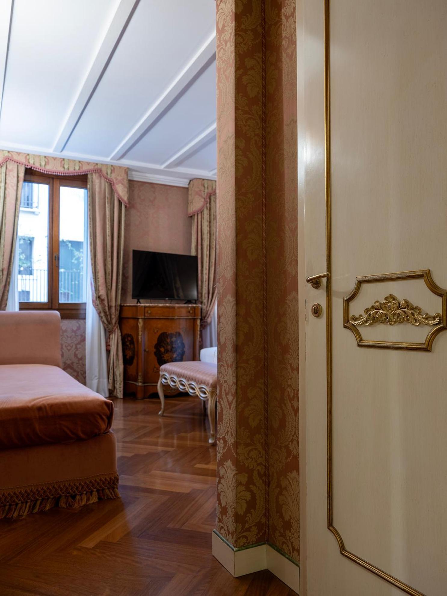 Hotel Antico Doge - A Member Of Elizabeth Hotel Group Venesia Bagian luar foto