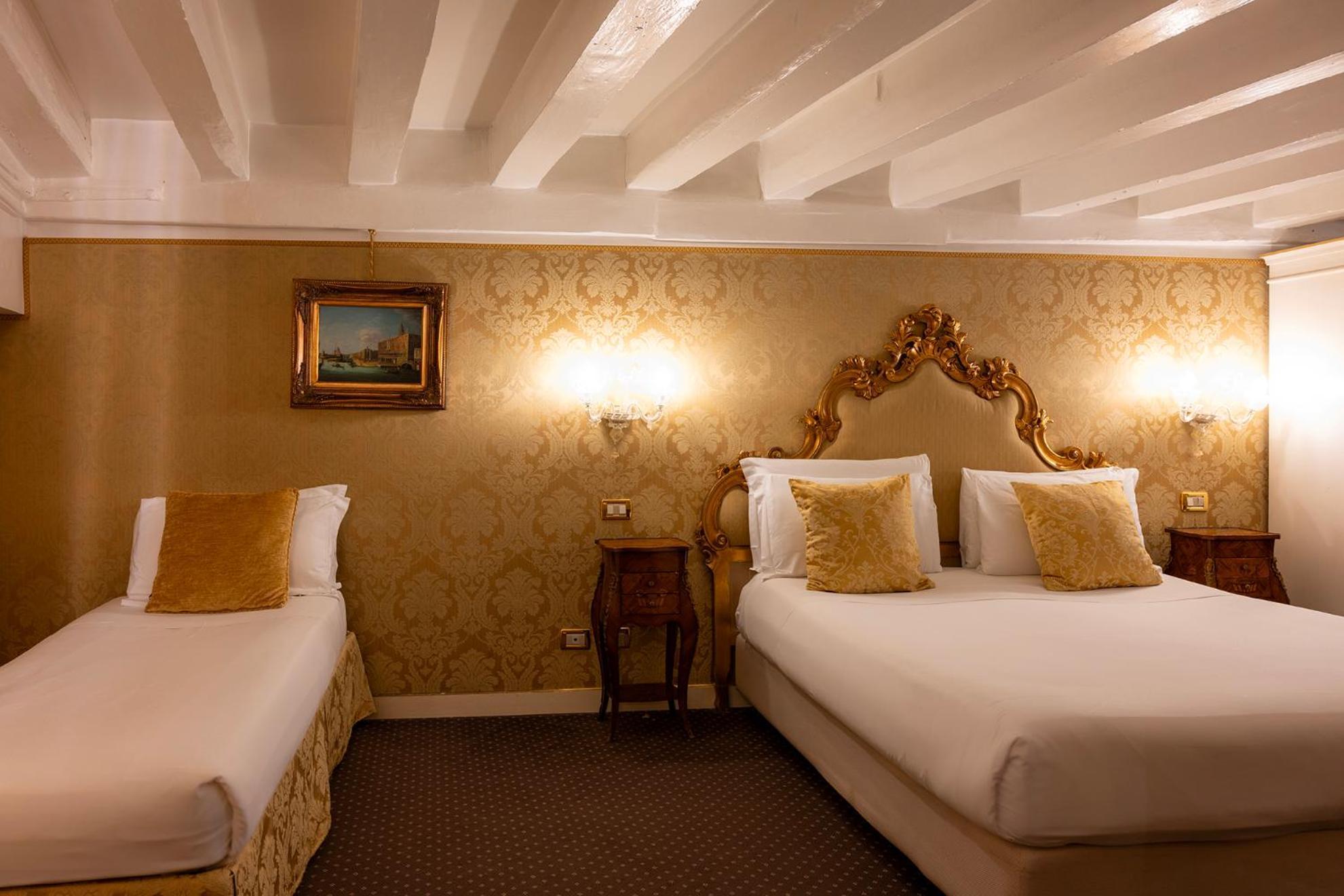 Hotel Antico Doge - A Member Of Elizabeth Hotel Group Venesia Bagian luar foto