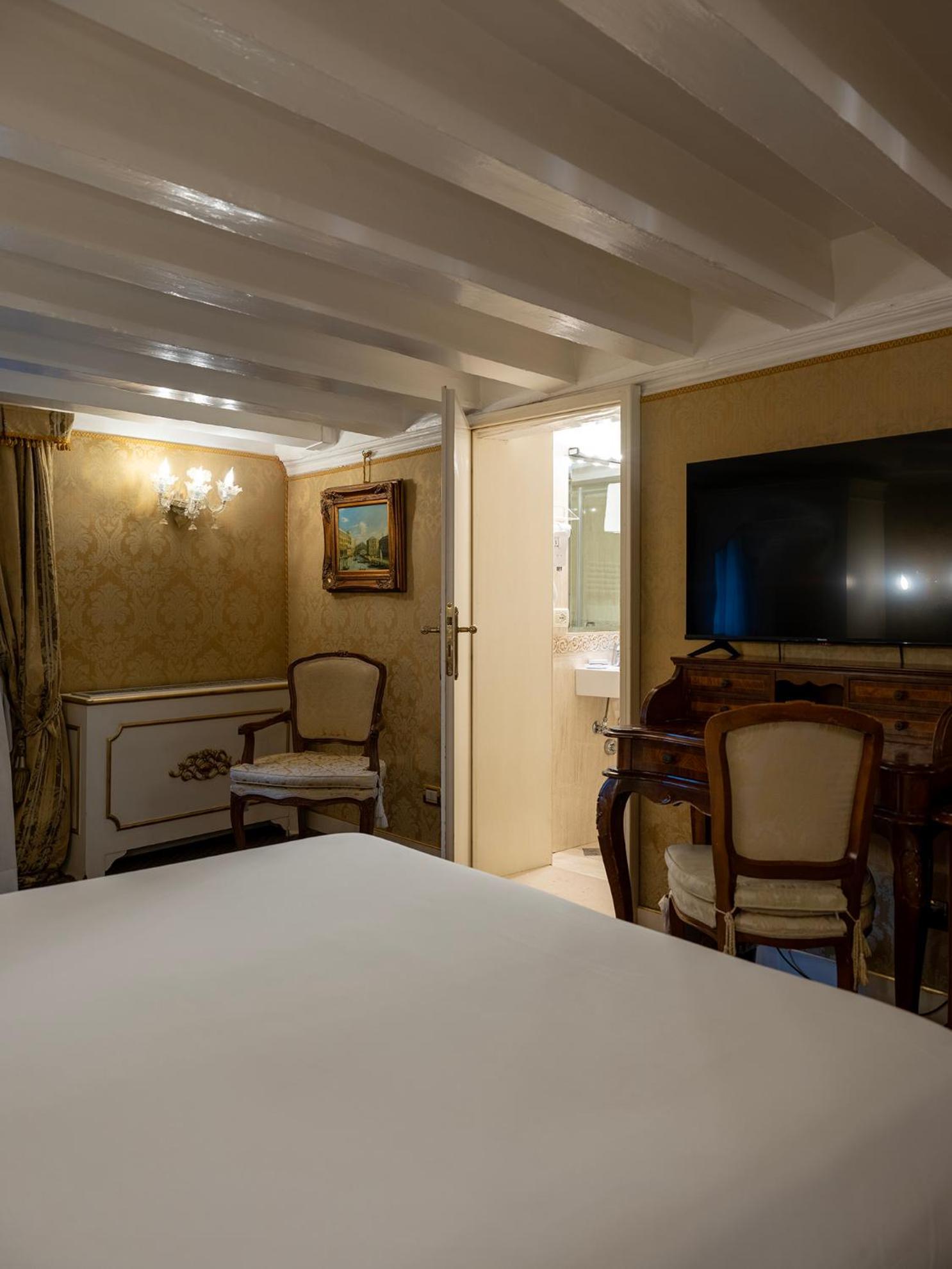 Hotel Antico Doge - A Member Of Elizabeth Hotel Group Venesia Bagian luar foto