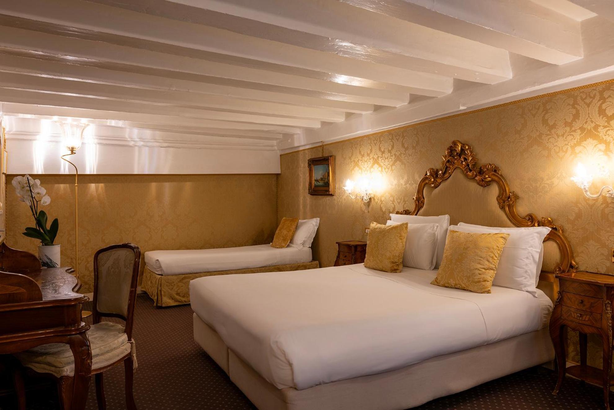 Hotel Antico Doge - A Member Of Elizabeth Hotel Group Venesia Bagian luar foto