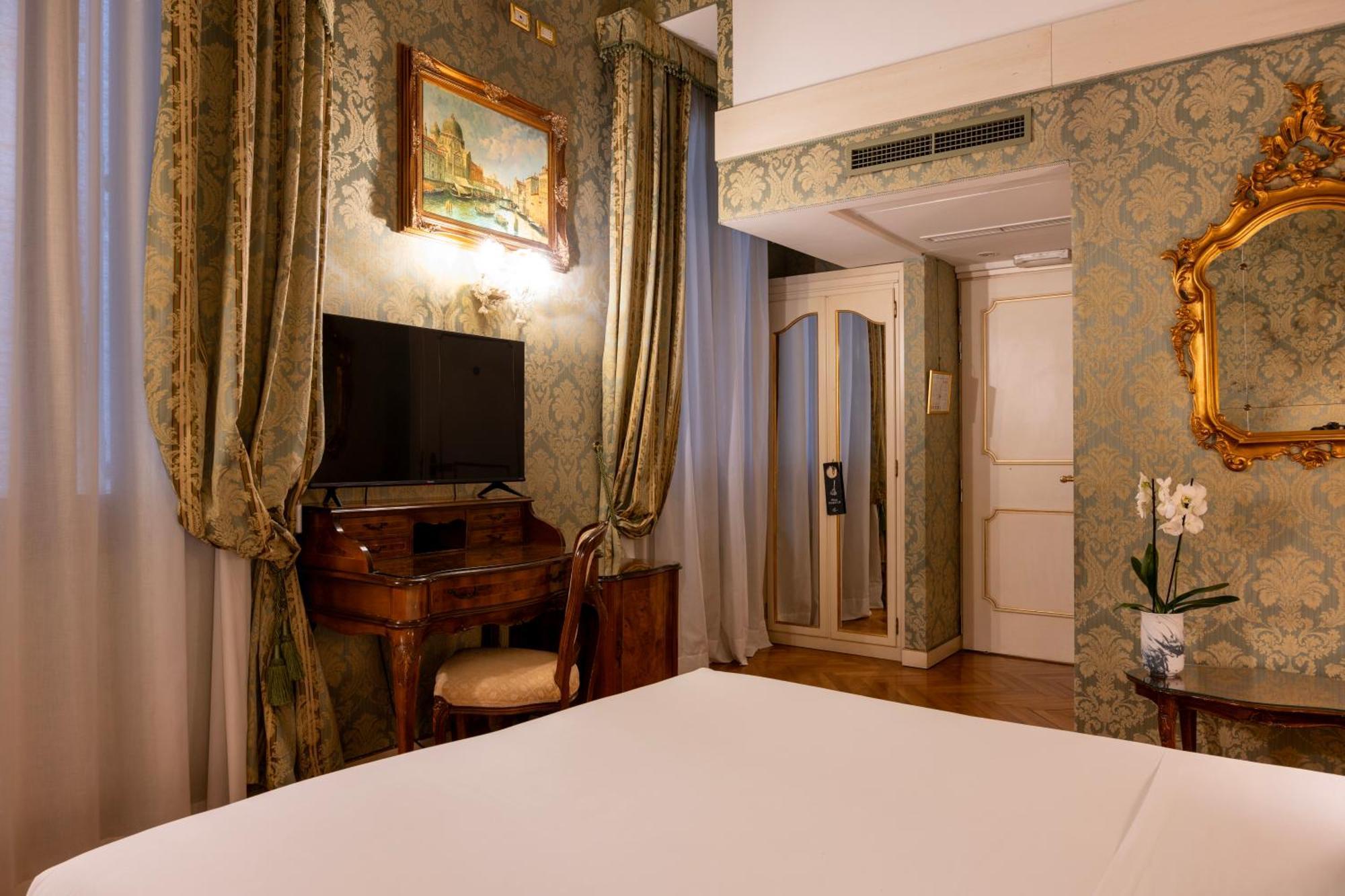 Hotel Antico Doge - A Member Of Elizabeth Hotel Group Venesia Bagian luar foto